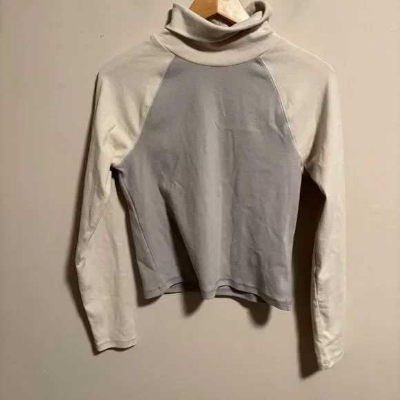 Aritzia Sunday Best Colorblock Turtle Neck Long Sleeve Crop T-Shirt- Size Large - Picture 1 of 8